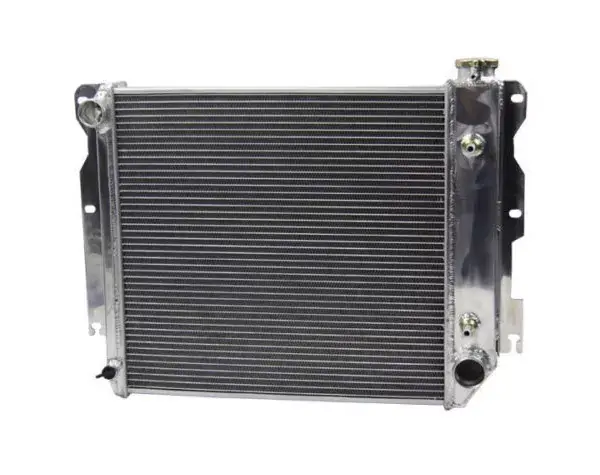 Hlinikový závodní chladič Jap Parts Jeep Wrangler YJ / TJ s motory Chevy V8 (87-06) Speciální Cena